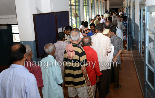 Lok Sabha polling underway in mangalore